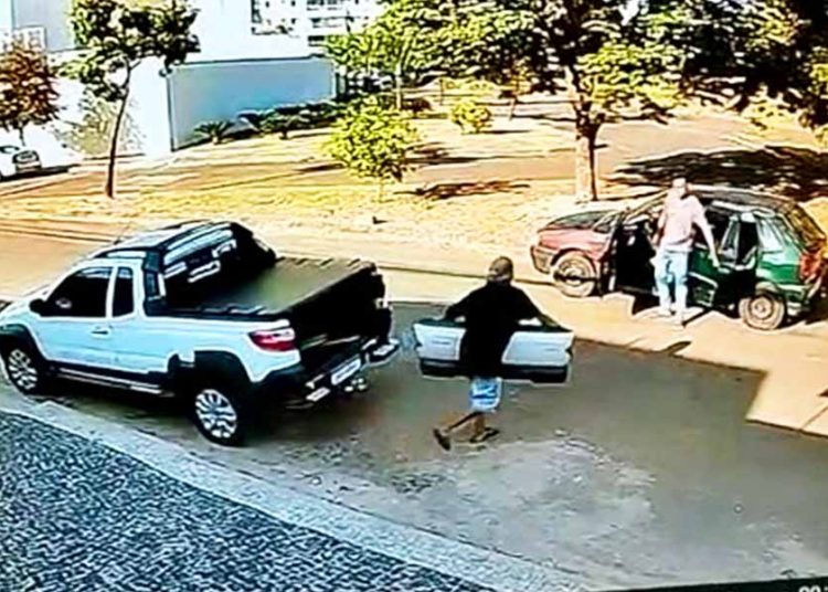 Furto de tampa e estepe em Goiânia | Foto: Reprodução