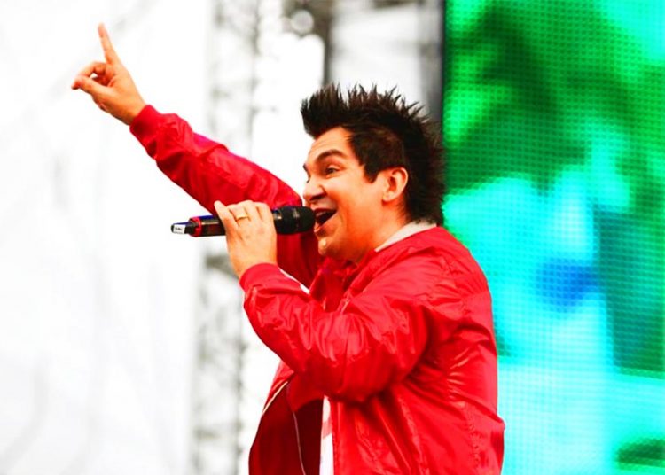 Cantor Régis Danese | Foto: Folha Z