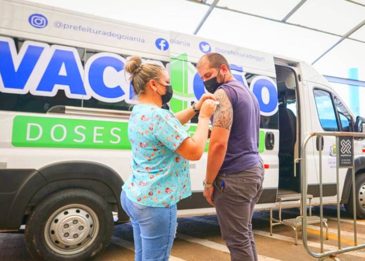 Prefeitura de Goiânia mantém atendimento da van da VacinAção | Foto: SMS