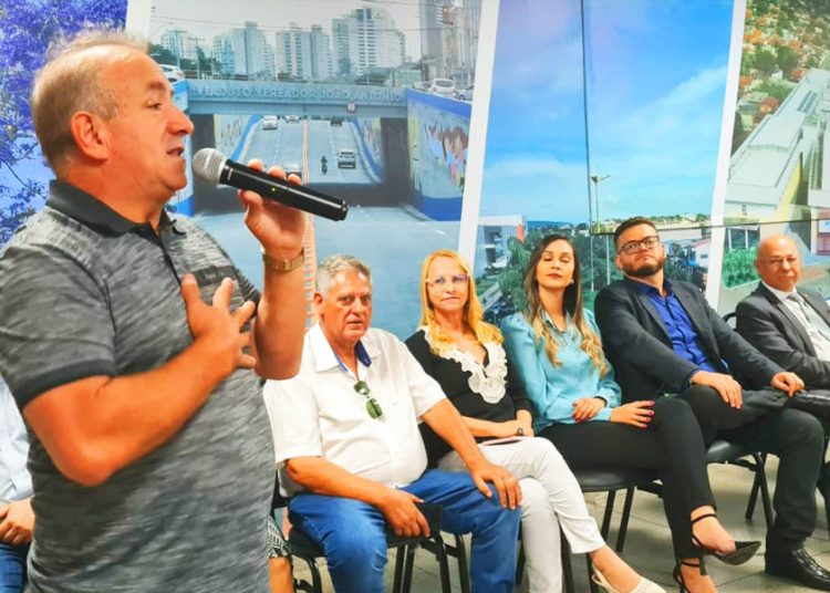 Vilmar Mariano discursa | Foto: Divulgação