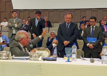 Bispo Oídes do Carmo candidatos a deputado federal e estadual durante Convenção Estadual dos Ministros Evangélicos das Assembleias de Deus de Goiás (Conemad-GO) | Foto: Divulgação