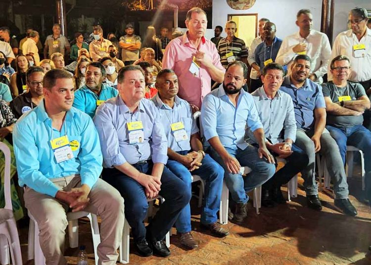 Diony Nery, Marconi Perillo, Zé Filho, Vanilson Bueno, Manoel Nascimento e Maione Padeiro, entre outros, em evento do PSDB em Aparecida de Goiânia (07.07.22) | Foto: José Alves / Folha Z