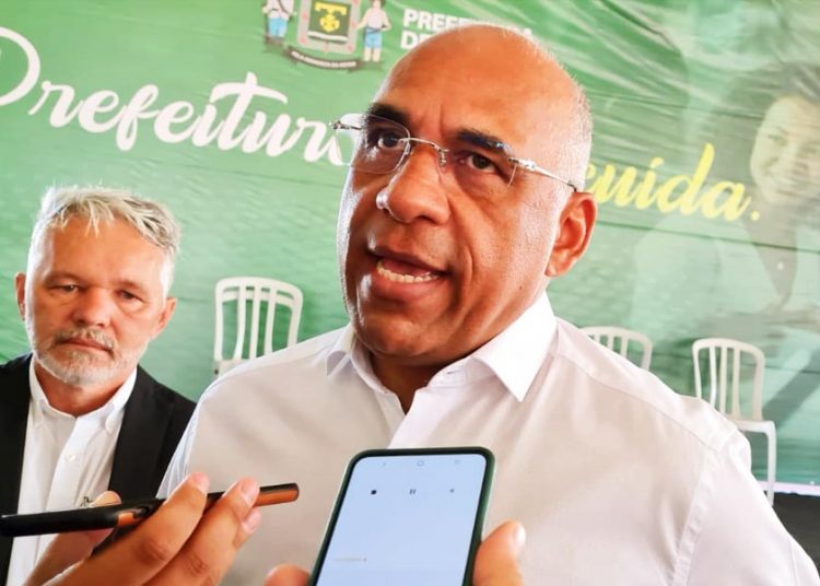 Prefeito Rogério Cruz em entrevista | Foto: Folha Z