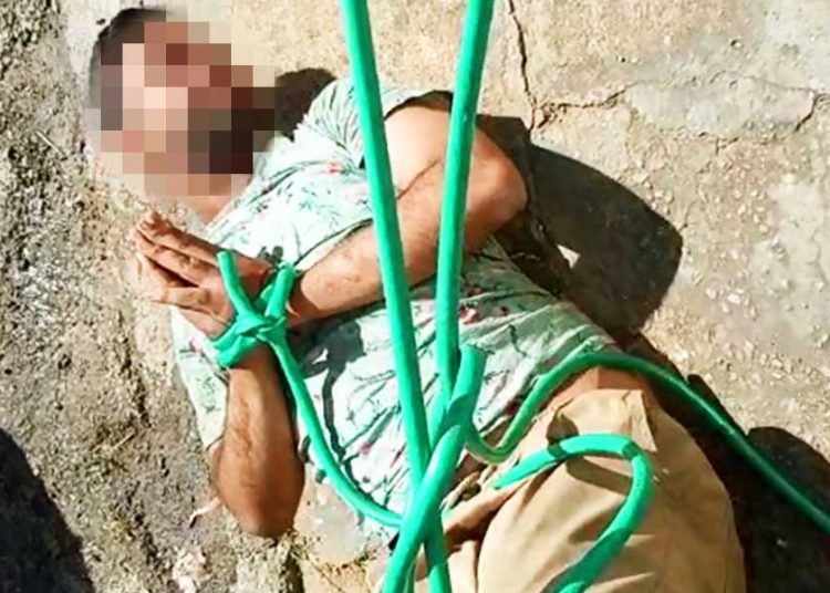 Ssupeito de assalto é amarrado por populares em Aparecida de Goiânia | Foto: Reprodução