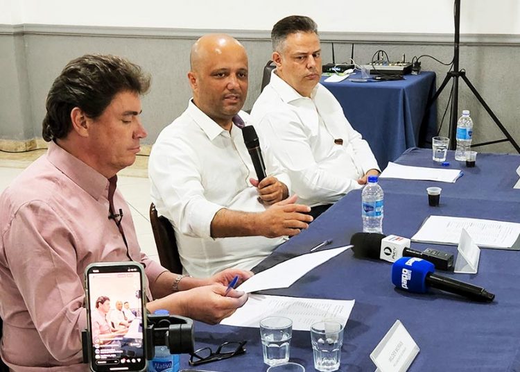 Wilder Morais, Major Vitor Hugo e Delegado Eduardo Prado | Foto: Folha Z