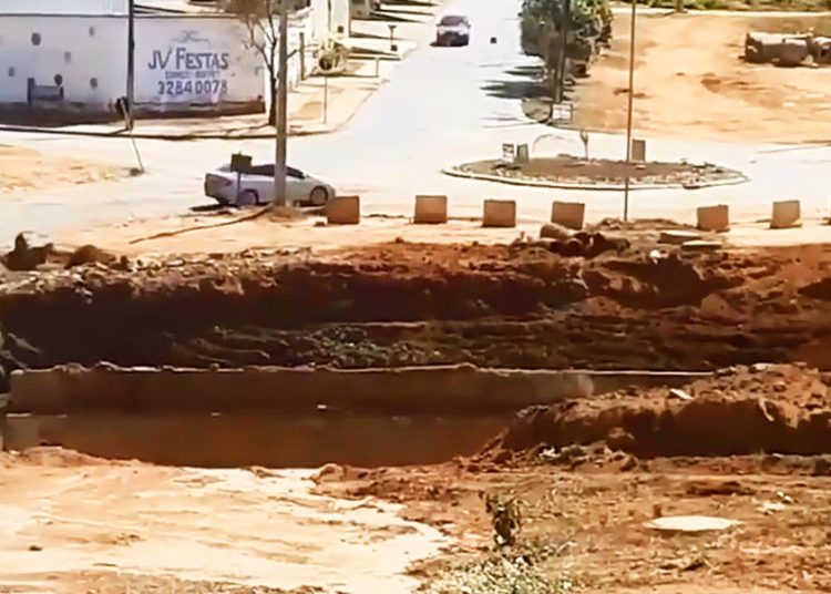 Ponte do Residencial Vale do Araguaia está em obras desde abril | Foto: Leitor / FZ