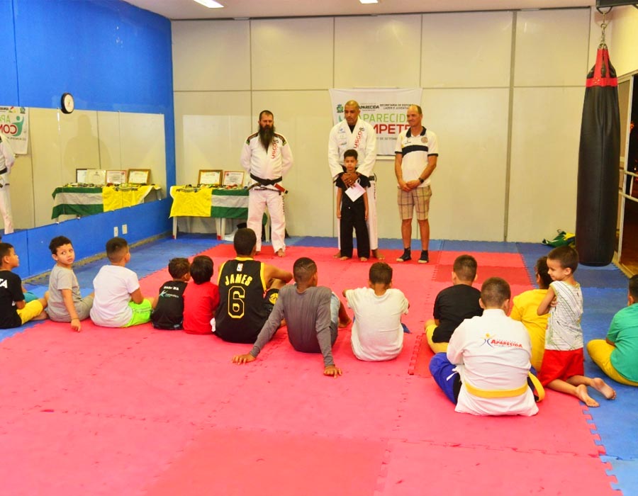 Crianças e adolescentes entre seis e 14 anos poderão praticar a modalidade esportiva desde que estejam matriculadas na escola e não se envolvam em brigas de rua | Foto: Claudivino Antunes