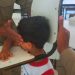 Bombeiros Militares de Luziânia resgatam criança com a cabeça presa em cadeira escolar | Foto: Divulgação / CBMGO