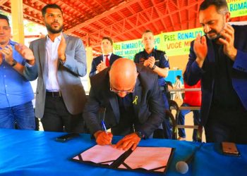 Rogério Cruz assina projetos de lei que concedem benefícios a servidores municipais e pagamento da data-base 2022, em parcela única | Foto: Daiany Pereira