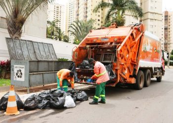 Coleta de lixo em Goiânia | Foto: Luciano Magalhães Diniz / Comurg