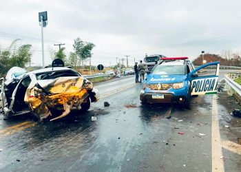 Acidente envolvendo viatura da PM na BR-414, em Anápolis | Foto: Divulgação / PRF