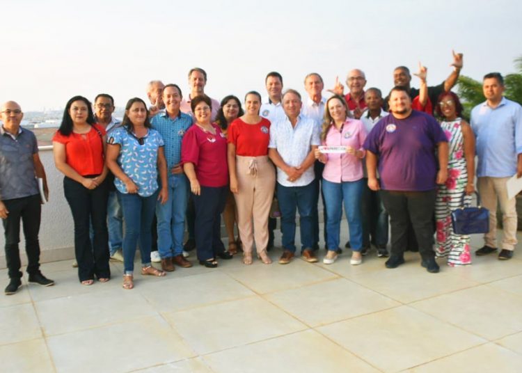 Vilmar Mariano recebe deputada federal eleita Adriana Accorsi e representantes do PT, PSB e PV em Aparecida de Goiânia | Foto: Reprodução