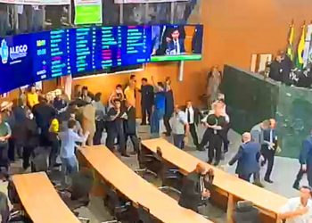 Polêmica votação da taxa do agro na Alego tem bate-boca e confusão entre deputados nos bastidores da Alego | Foto: Reprodução