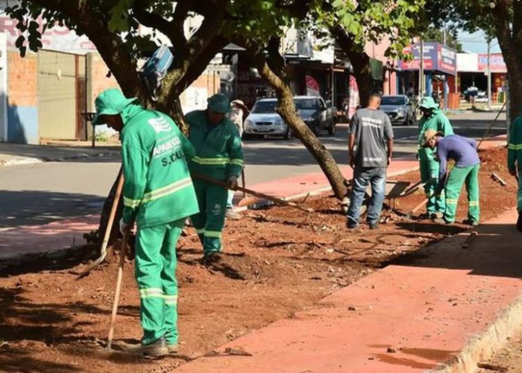Frente de serviços da Prefeitura de Aparecida de Goiânia na região do bairro Colina Azul | Foto: Divulgação