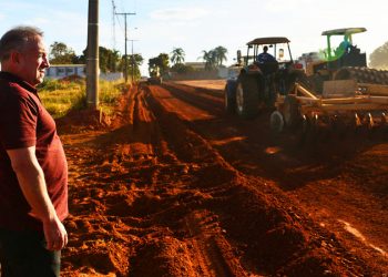 Prefeito Vilmar Mariano visita canteiro de obras em Aparecida de Goiânia | Foto: Caudivino Antunes
