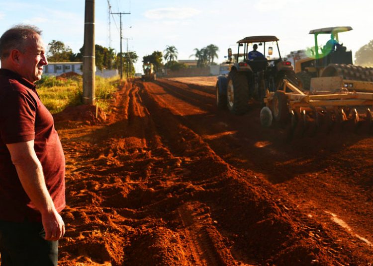 Prefeito Vilmar Mariano visita canteiro de obras em Aparecida de Goiânia | Foto: Caudivino Antunes