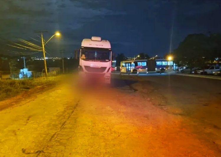 Motociclista morre após bater contra caminhão em Goiânia | Foto: Divulgação / Dict