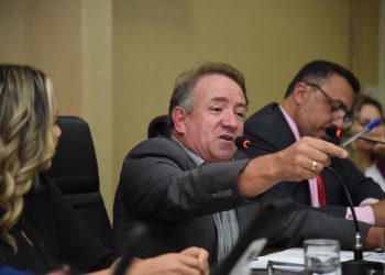 Vilmar Mariano fala em sessão da Câmara de Aparecida de Goiânia | Foto: Jhonney Macena