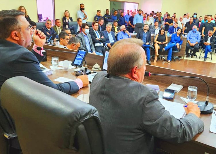 Vilmar Mariano fala na Câmara de Aparecida | Foto: José Alves / Folha Z