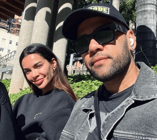Jogador e modelo em postagens juntos | Foto: rede social