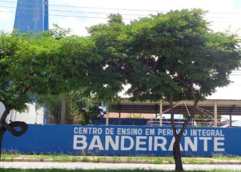 Alunas desmaiam após trave de quadra de escola cair. O caso aconteceu em um colégio estadual. As vítimas foram atingidas na cabeça