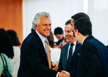 Caiado cancela viagem a Londres