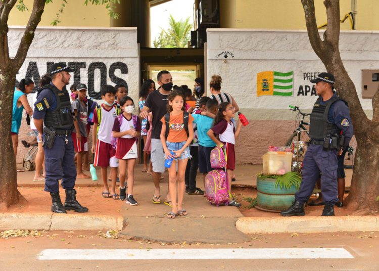 O prefeito de Aparecida de Goiânia, Vilmar Mariano, decretou na manhã desta 4ª feira, 12, que os 33 Centros Municipais de Educação Infantil (CMEIS) e as 61 escolas municipais do município contarão com 1 agente de segurança da Guarda Civil Municipal | Foto: Secom
