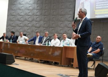 Valdemar da Costa Neto prestigia posse de Gustavo Gayer na presidência do PL