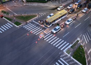 faixa reversa na avenida Castelo Branco