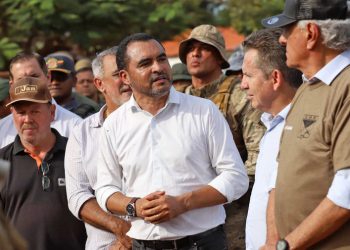 Operação registra 15 mortes. Governadores de GO, MT e TO visitam base que faz caçada por suspeitos de aterrorizar cidade