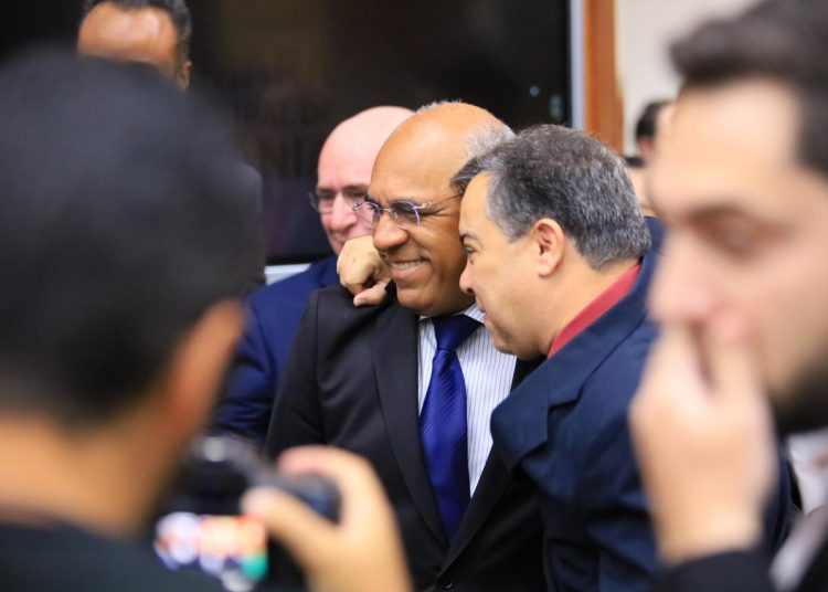 Minirreforma reaproxima Rogério Cruz da Câmara Municipal