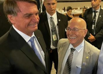 Professor Alcides disponibiliza aviões para trazer Bolsonaro para evento em Aparecida de Goiânia