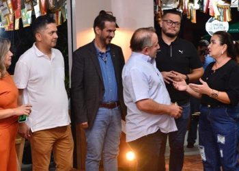 Vilmar convida 3 secretários para acompanhá-lo em visitas a bares