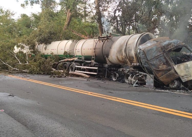 5 mortes e 15 feridos em rodovias goianas; na 153, em Goiânia, vítima foi atropelada | Foto: PRF