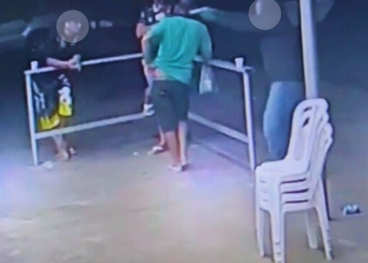 Homem é morto e outro fica baleado em porta de distribuidora de bebidas em AP