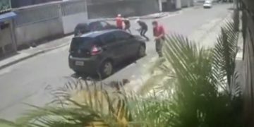 Policiais emboscaram vítimas à luz do dia | Foto: Reprodução