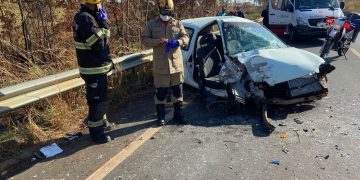 Veículo ficou seriamente danificado | Foto: Corpo de Bombeiros