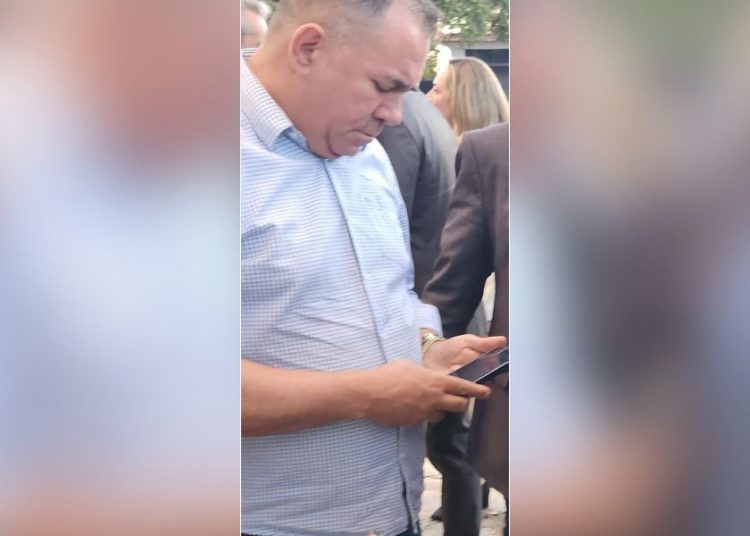 irmão do prefeito de AP pede para secretários interagir com matéria de Vilmar publicada no Mais Goiás