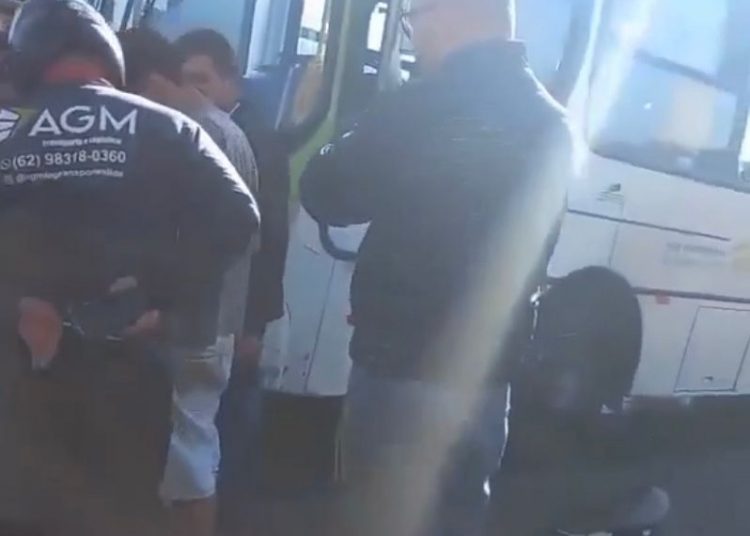 Grave acidente: motociclista morre ao ser atingido por ônibus na avenida Anhanguera, em Goiânia