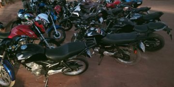 Operação da GCM acaba com “rolezinho” e apreende 29 motos e 3 carros que participavam de rachas no Pipódromo