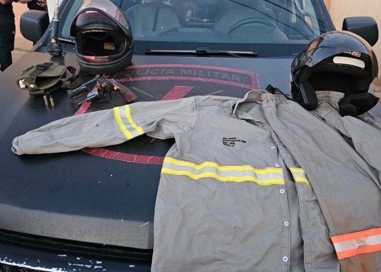 PM prende 2 suspeitos de matar 1 motociclista de 23 anos com vários tiros; o crime foi gravado pelos autores