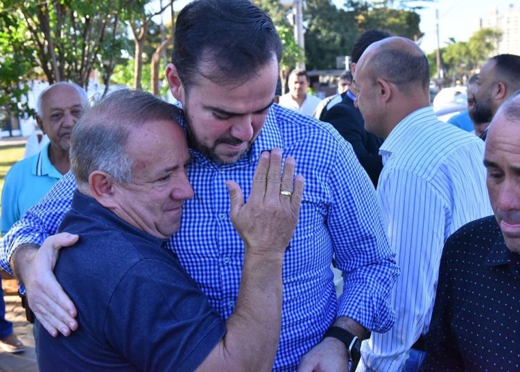 Entre Mendanha e PT, Vilmar fica com quem tem mais poder