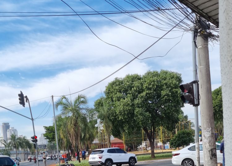 Motociclista morre após se envolver em acidente na avenida Castelo branco