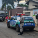 Policiais miilitares e mães de crianças reunidas em frente a berçário suspeito de maus-tratos | Foto: Guilherme Coelho