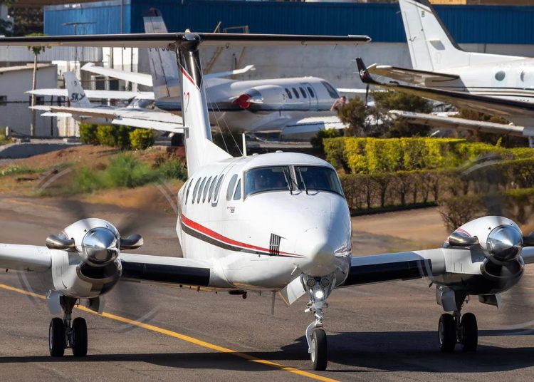 Prefeito Rogério assina decreto que regulamenta o Polo Aeronáutico de Goiânia