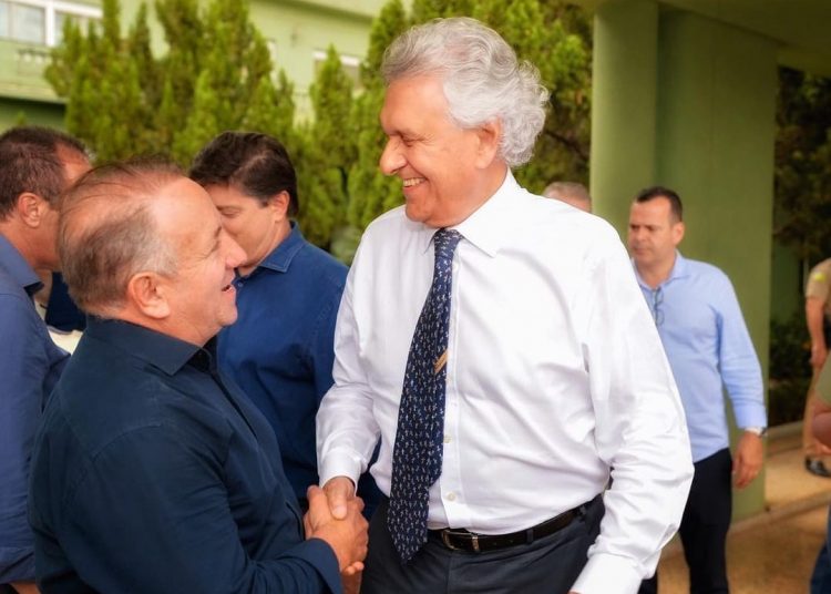 Ronaldo Caiado cumprimentou Vilmar Mariano após filiação, em almoço com emedebistas | Foto: Reprodução/Instagram