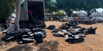 PC apreende 14 veículos “cortados” que seriam comercializados na Vila Canaã