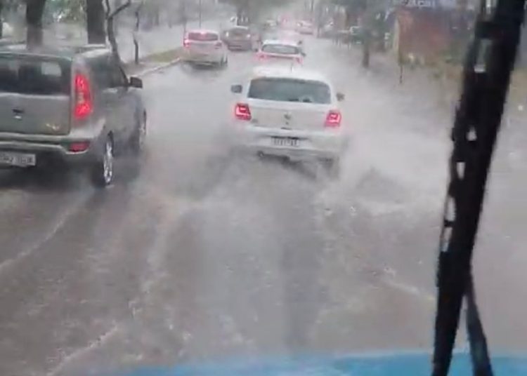 Chuva em Goiânia alagou as ruas | Foto: Reprodução