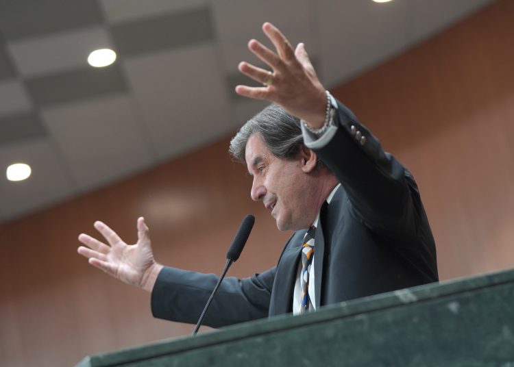 Clécio defende Rogério e rebate presidente do Republicanos: “Não me representa”