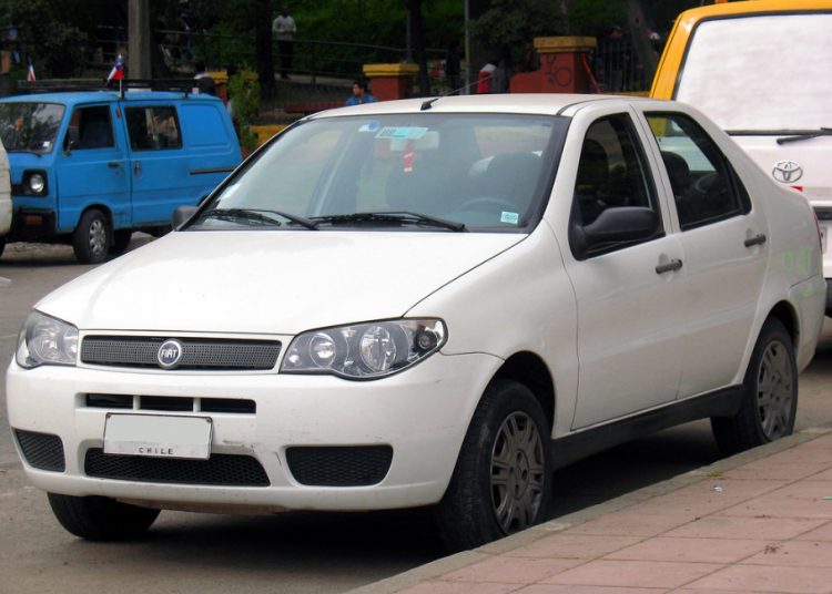 Fiat Siena está entre os veículos proibidos do Comfort | Foto: RL GNZLZ/ Flickr/Creative Commons